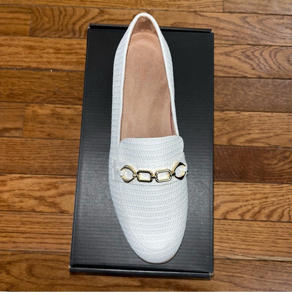 Naturalizer Mariana Chain Link Loafer All White With Gold Chain Women’s Size 9 - Picture 8 of 16